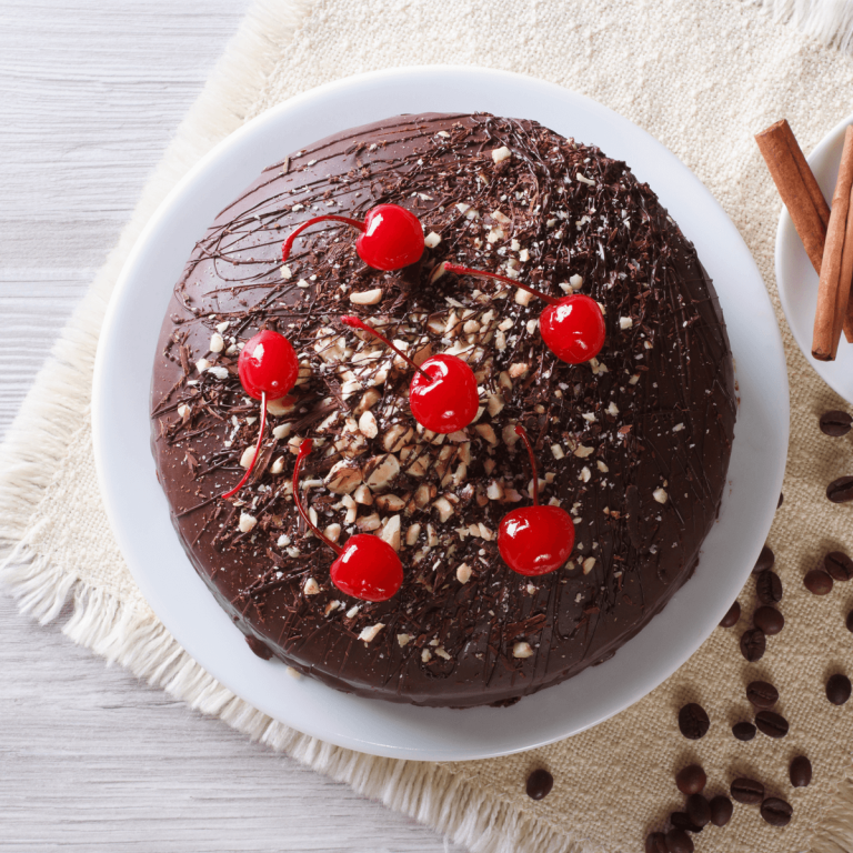 Kolač sa čokoladom, lešnicima i višnjama - 1200x1200