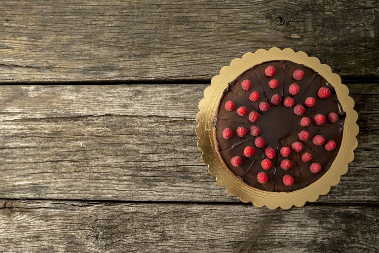 Top,View,Of,Delicious,Chocolate,Cake,Decorated,With,Juicy,Fresh