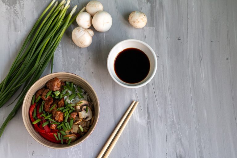 Traditional,Asian,Dish,With,Rise,And,Wok,Roasted,Meat,,Vegetables