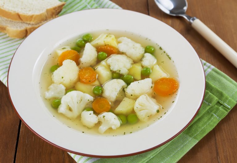 Cauliflower,Soup,With,Green,Peas,In,A,Bowl,On,A