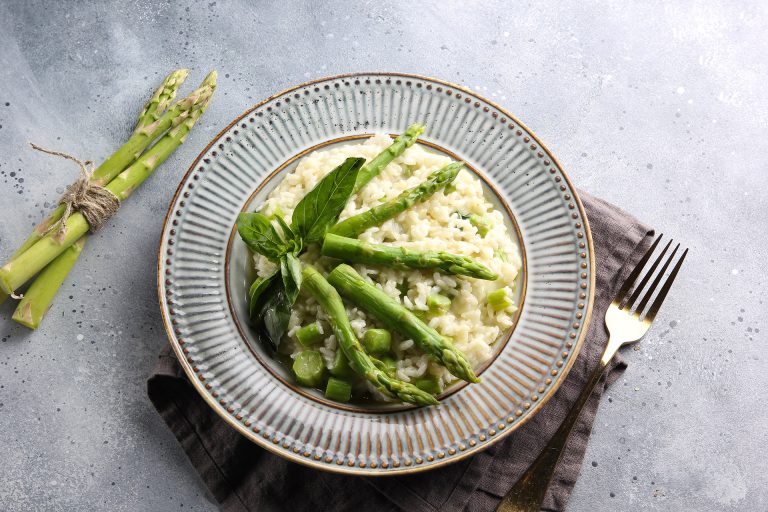 Risotto,With,Asparagus,In,A,Grey,Plate