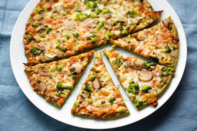 Spinach,Base,Pizza,With,Broccoli,,Mozzarella,And,Mushrooms