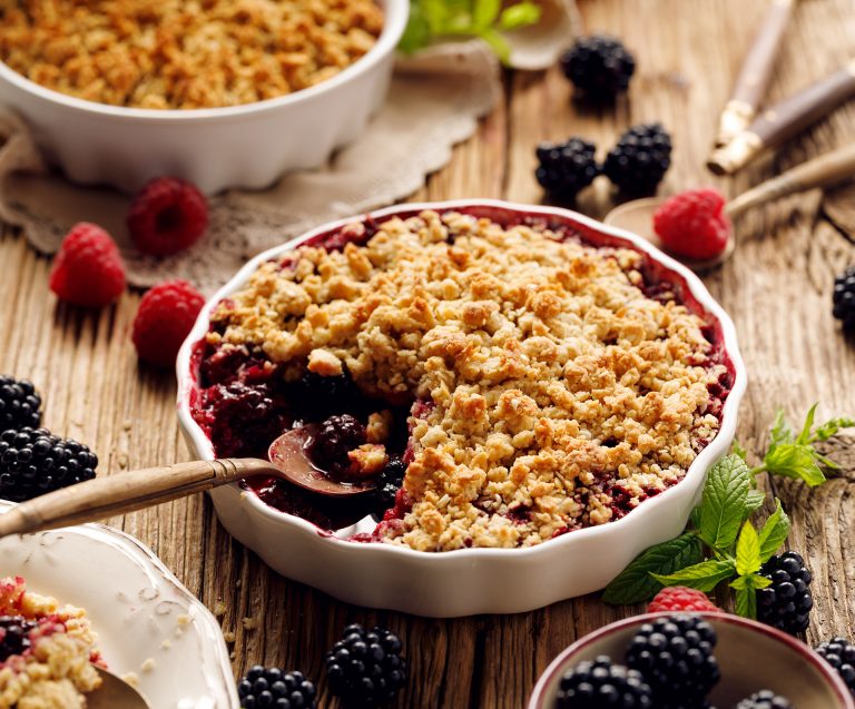 Crumble,,Mixed,Berry,(blackberry,,Raspberry),Crumble,,Stewed,Fruits,Topped,With