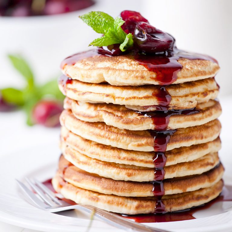 Bunch,Of,Homemade,Pancakes,With,Cherry,Topping