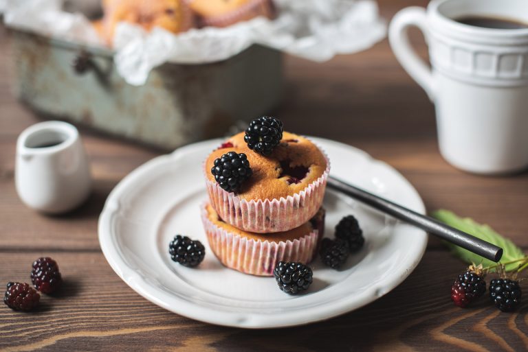 Homemade,Muffins,With,Blackberry,Berries,On,A,White,Plate,On