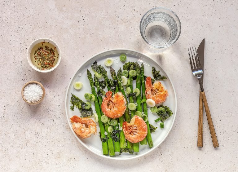 For,Healthy,Eating:,Seasonal,Salad,With,Grilled,Shrimps,,Green,Asparagus,