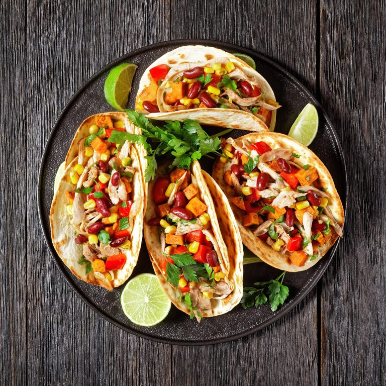 Tacos,Of,Flour,Tortilla,Shells,Filling,With,Grilled,Chicken,Meat,