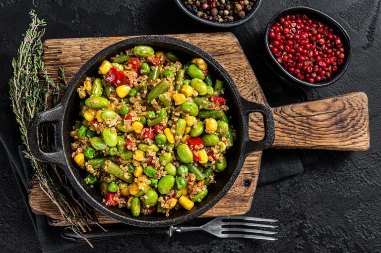 Vegetarian,Fried,Quinoa,Salad,With,Edamame,,Corn,,Carott,,Tomato,,Paprika,