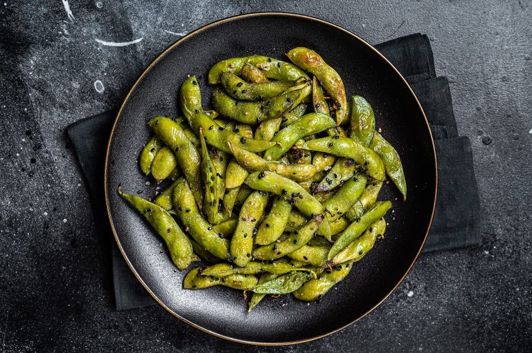 Stir-fried,Green,Edamame,Soy,Beans,With,Sea,Salt,And,Sesame