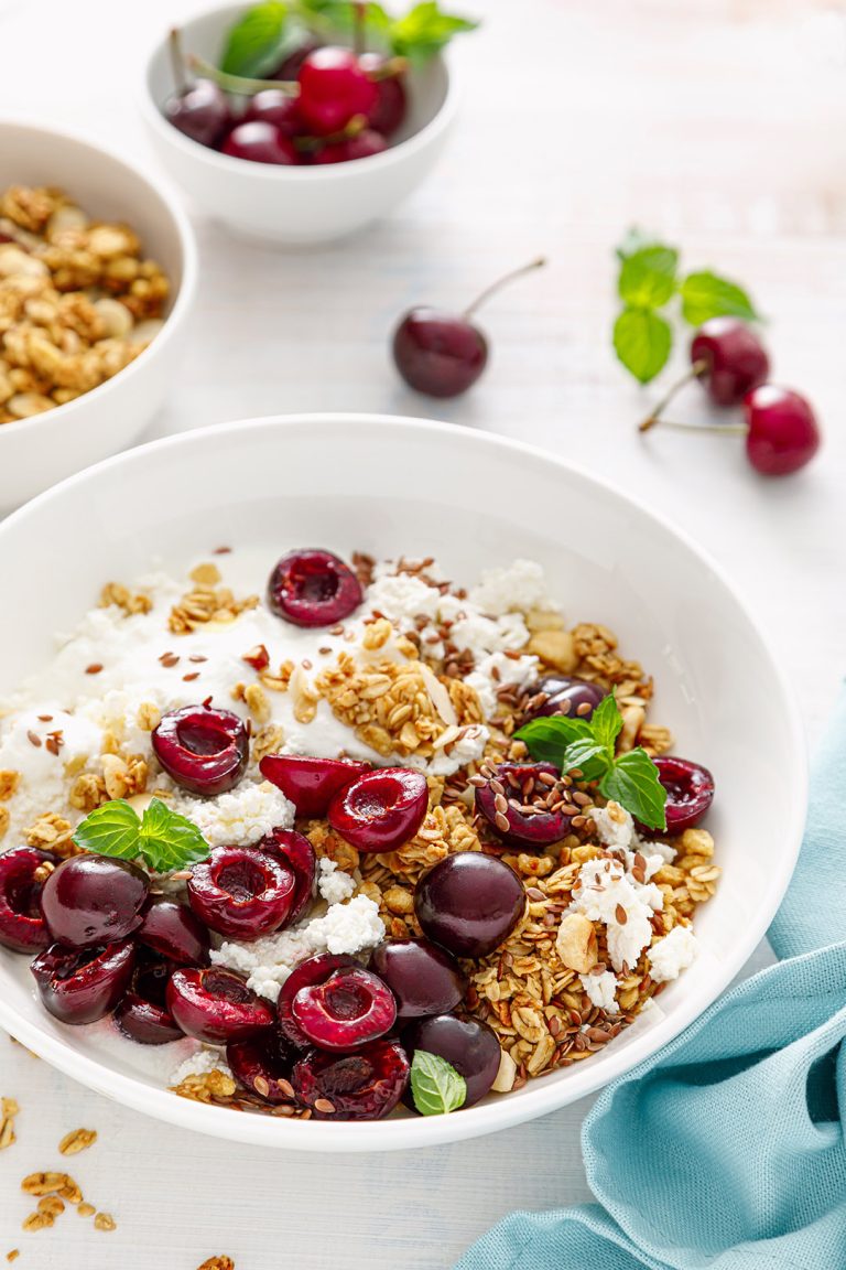 Sour,Cherry,Granola,With,Cottage,Cheese,And,Yogurt
