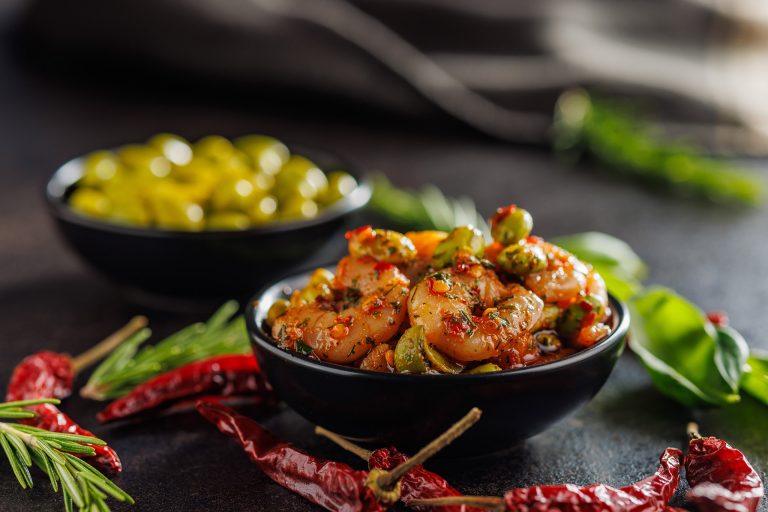 Fresh,Salad,With,Shrimps,And,Edamame,Soybeans,In,Bowl,On