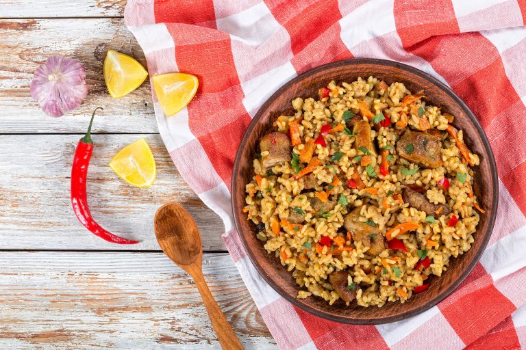 Rice,With,Meat,,Pepper,,Vegetables,And,Spices,On,Dish,,Lemon