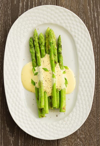 Grilled asparagus with hollandaise sauce.